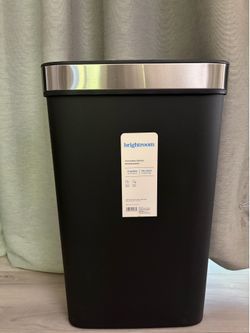 Trashcan / Wastebasket