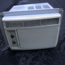 Very Good Condition Goldstar Air Conditioner 