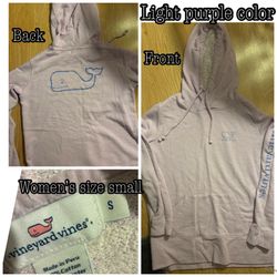 Women’s size small  vineyard vines $15