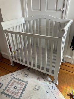 Mini crib