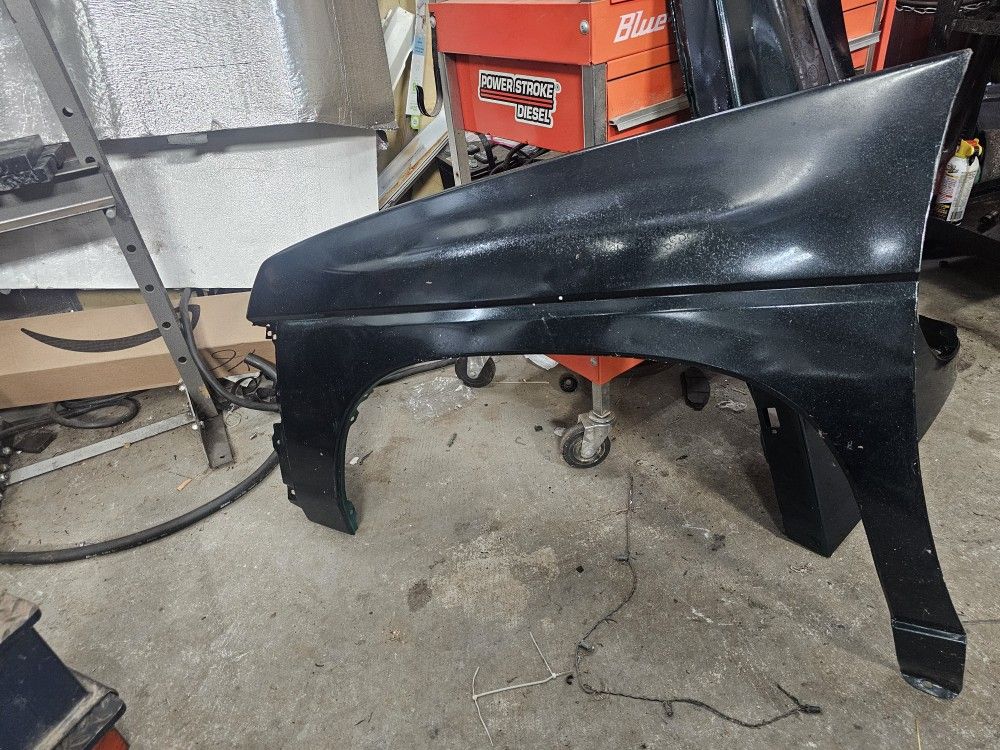 86-97 Nissan Hardbody Front Fenders