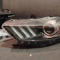 Driver And Passenger Headlights 2016-19 Ford Mustang