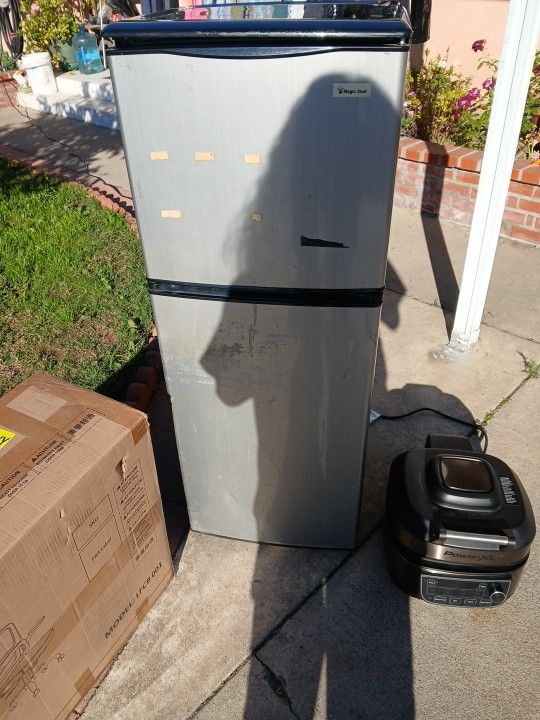 Magic Chef Refrigerator 