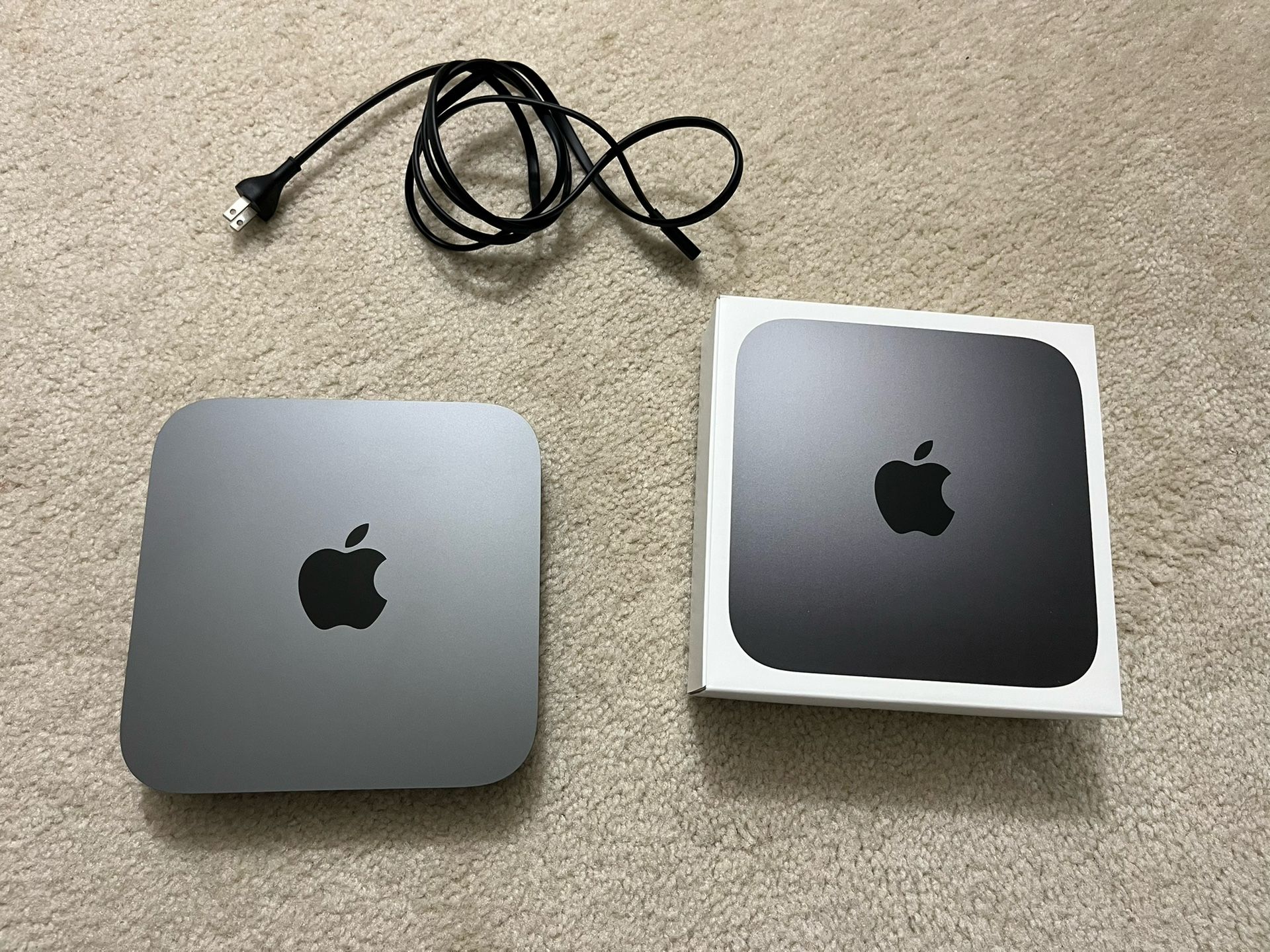 Apple 2018 Mac Mini - intel Core- i7 3.2GHz - 32GB RAM 128GB SSD Space Gray