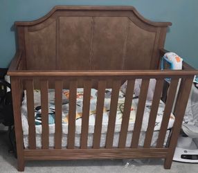 Wooden Baby Crib with Tall Headboard
