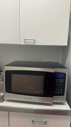 Insignia microwave 0.9 c.u ft