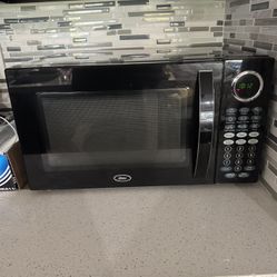 Oster Microwave- 1000w