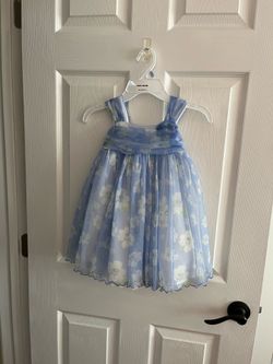 New 2-peace set and dresses for 3- years old go