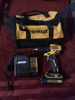 Dewalt atomic drill/driver kit 2 batteries and charger(New)