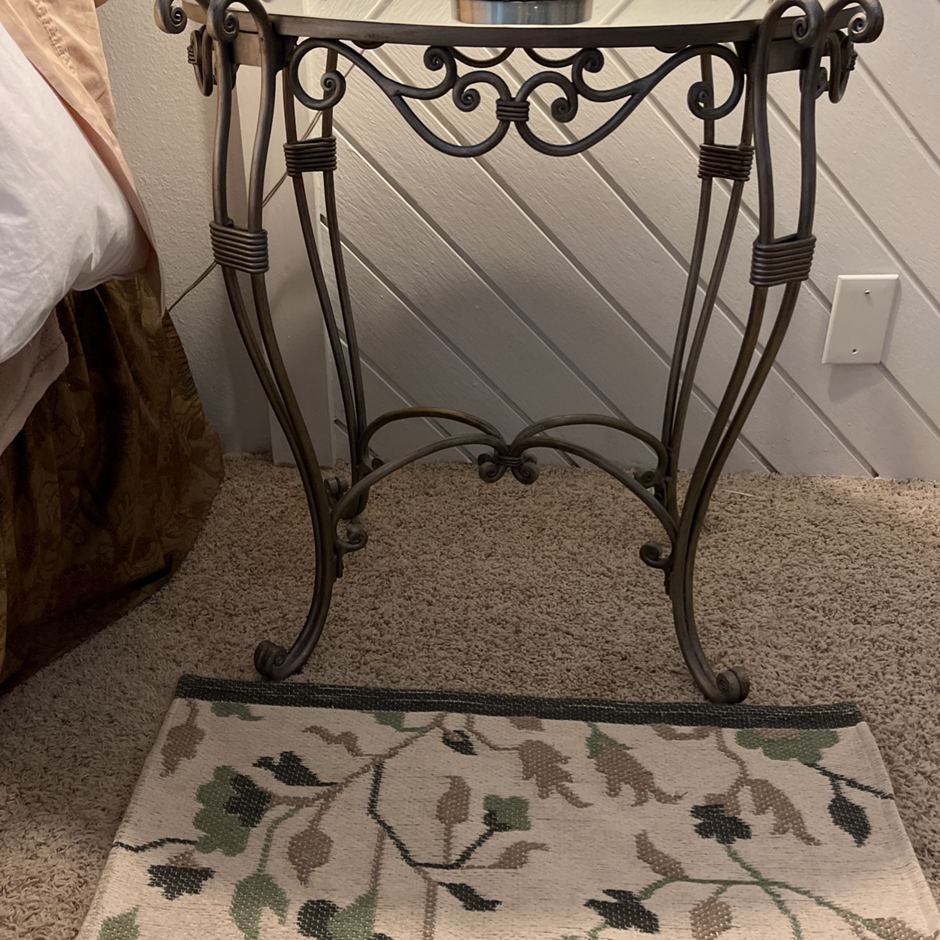 Traditional Nightstand/end Table
