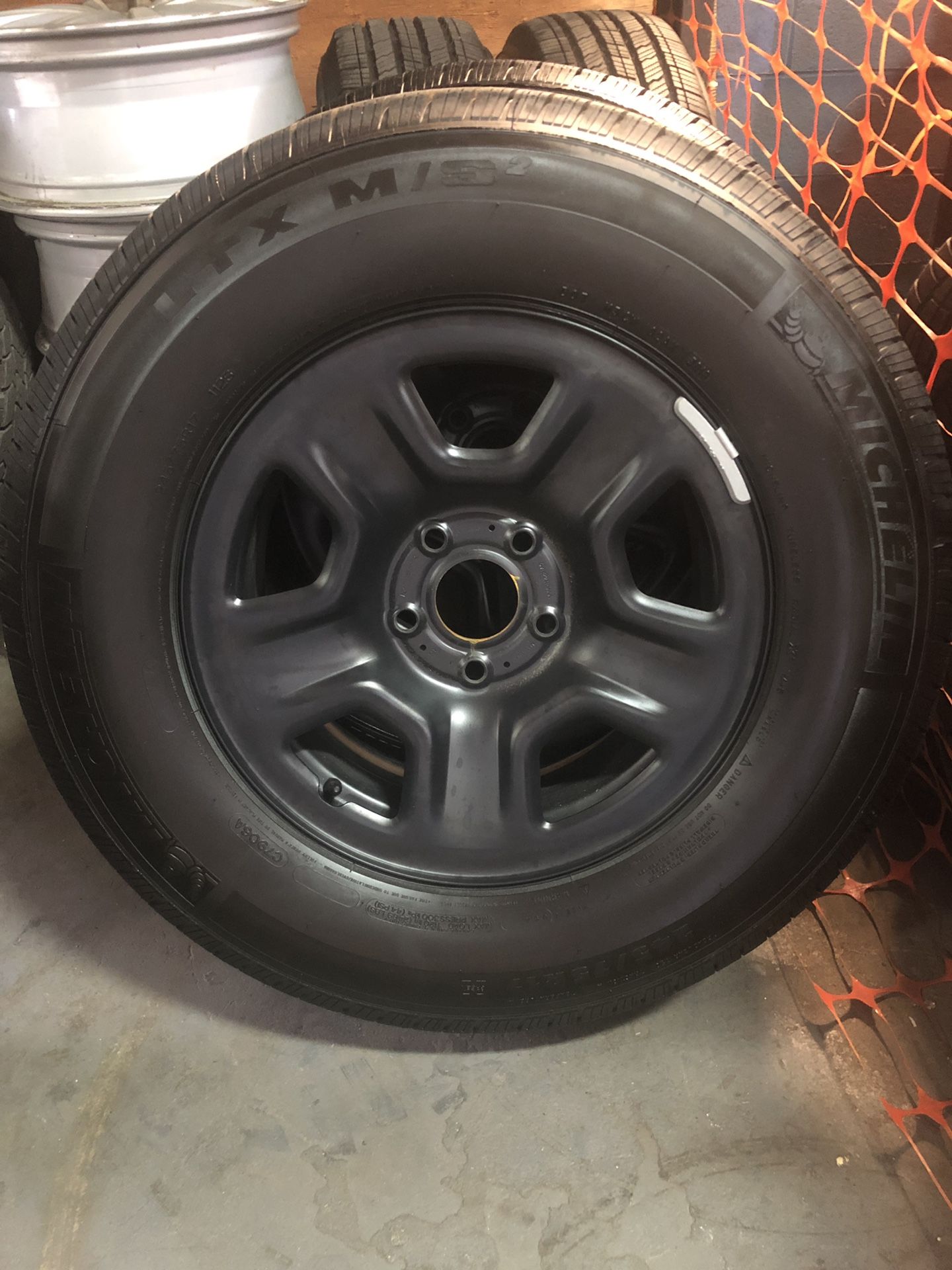 2019 jeep wrangler OE wheels and tires