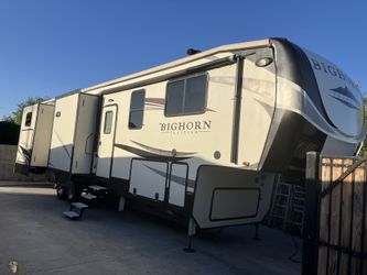 2019 42FT 5/Slide Outs Big Horn Excellent