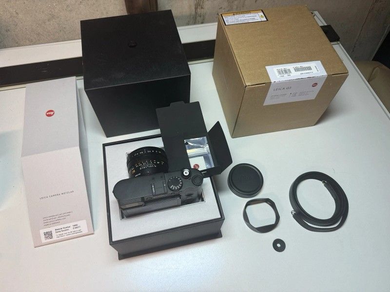 Leica Q3 28mm 60MP Camera. Low Shutter Count. Original Box and Accessories.
