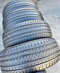 275/55/20 Brisgtone set de Tires con 80% de vida las 4