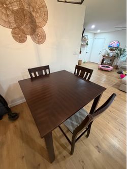 Dining table set