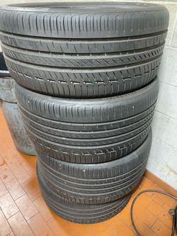 Set of 4 tires  22 inch  staggered