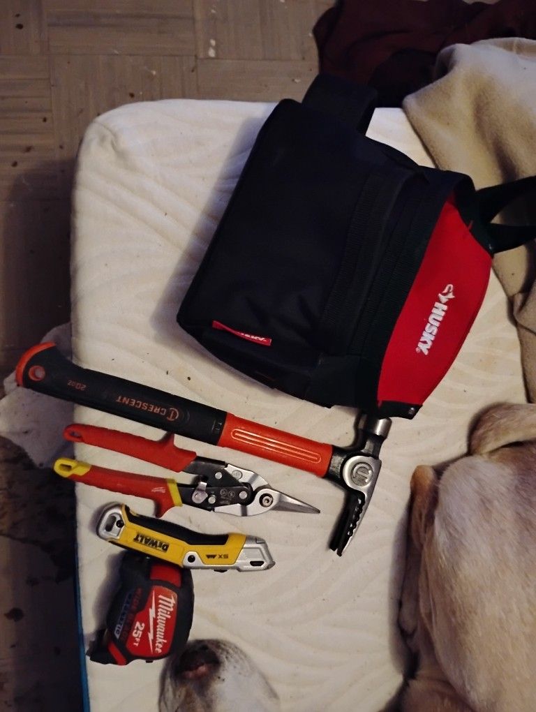 Used For A Job For One Day And Quit HUSKY Workbelt. 20 OZ CRESCENT HAMMER. MILWAUKEE CLIPPERS AND 25