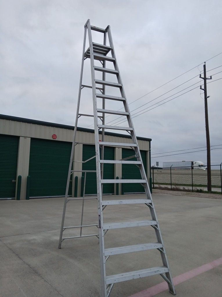 14 Ft Podium Ladder