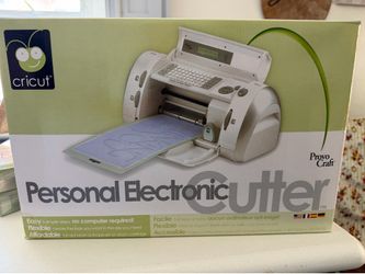 Cricut Personal Electronic Cutter and cartridges