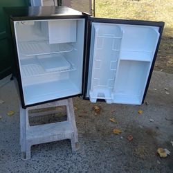 S A N Y O Model Number Sr-2570m Stainless Steel Front