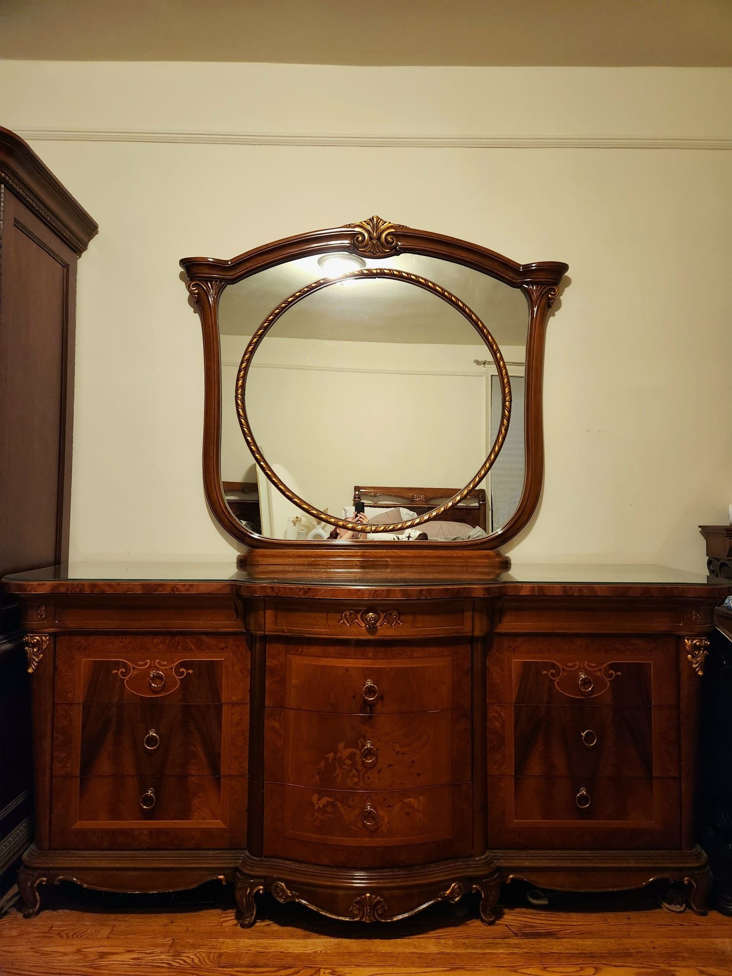 Stunning Dresser With Mirror