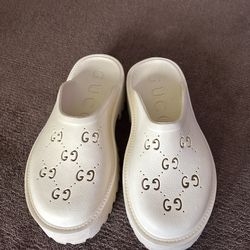 Gucci Platform Clogs – GG Rubber Slides – Size 8