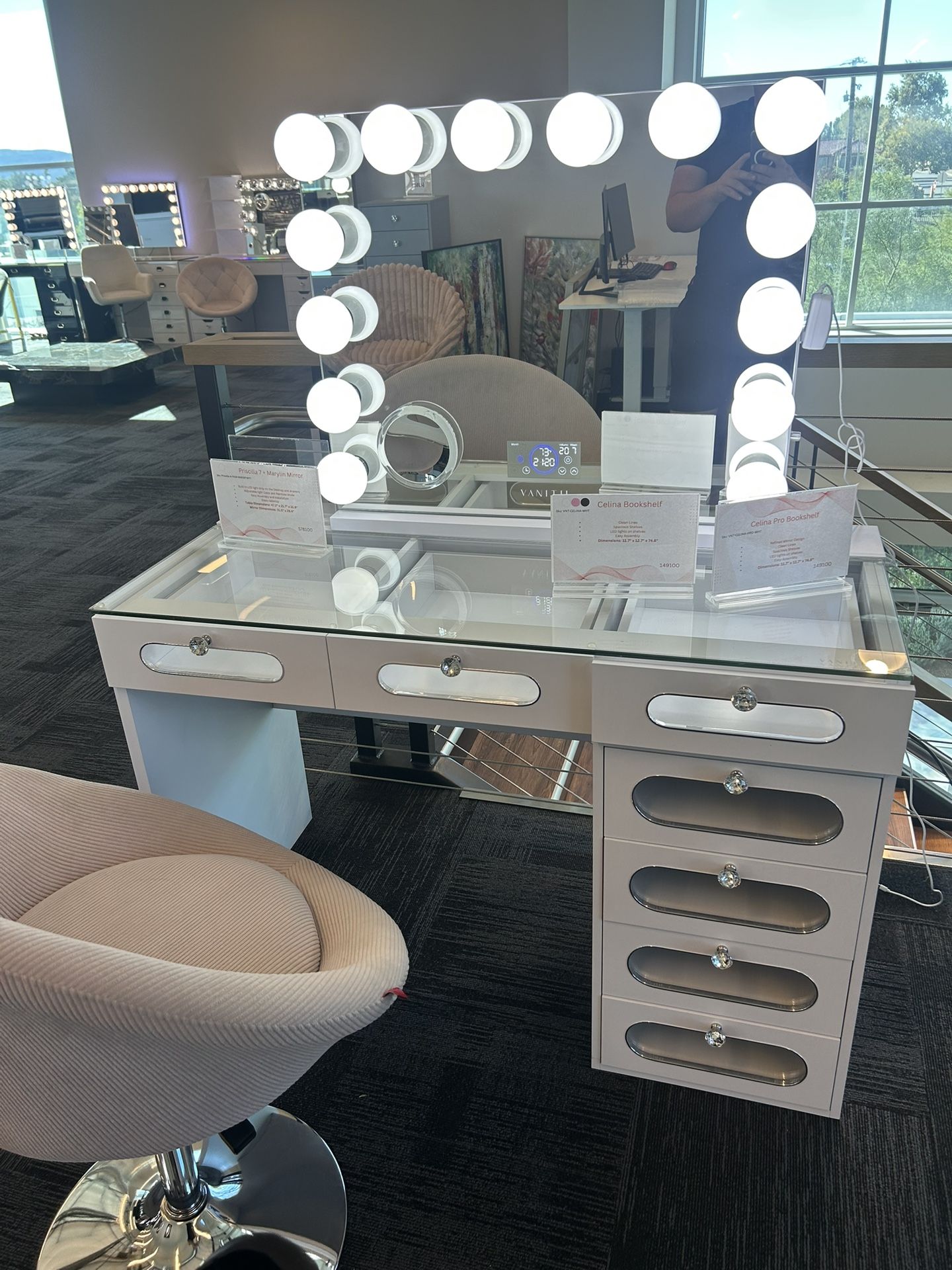 Brand New Elegant Vanitii Desk And Hollywood Mirror Set