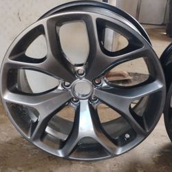 2020 Chrysler 300 Rim 