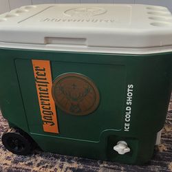 jägermeister 2 bottle cooler. Never been used!