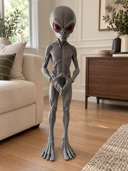 Life size alien replica (3 foot) only one available