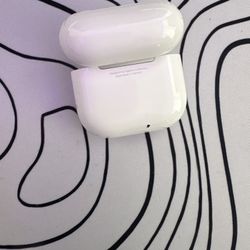 AirPod 4  Charging Case