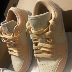 Woman’s Air Jordan 1 Low SE