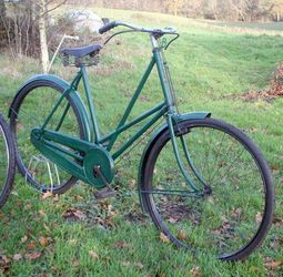 Vintage Green Step-Through City Bicycle