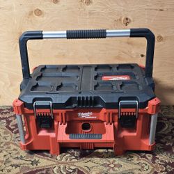 Milwaukee PACKOUT Large Tool Box with 1 tray Almost New. No Low Offers/Trades, Pls. Pick up in Burien Yes Available 