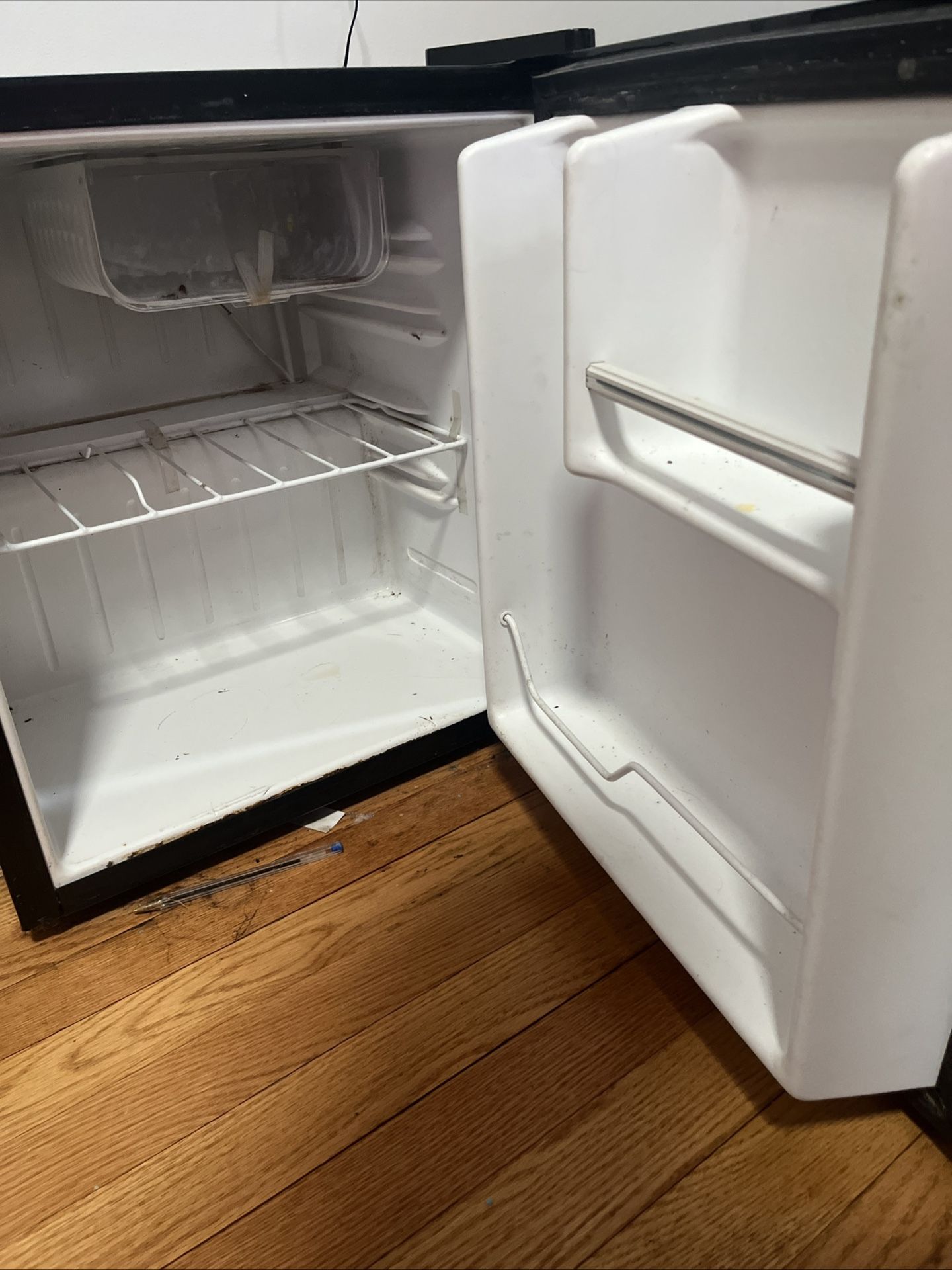 igloo silver mini fridge