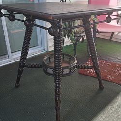 Antique  Mahogany Parlor Turned Legs  Table