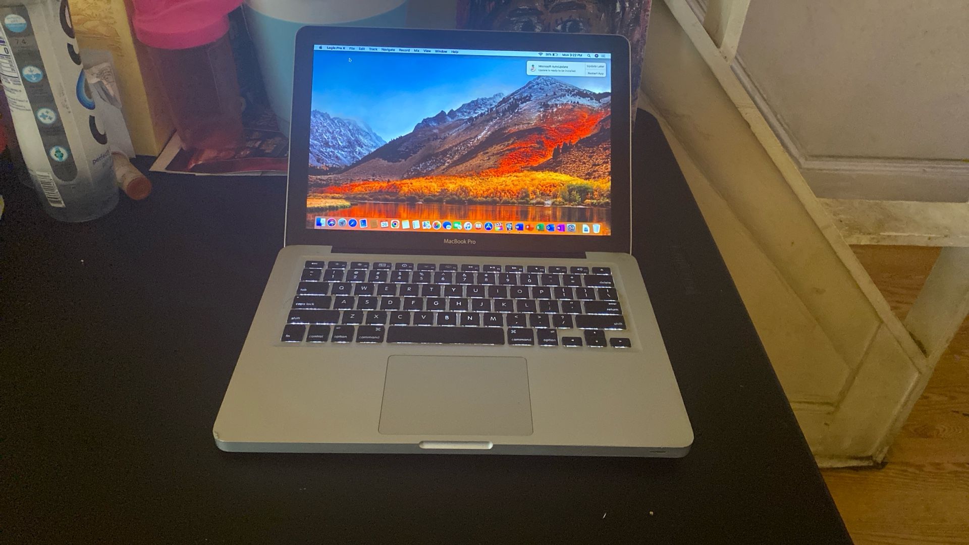 MacBook Pro 2010 8gb Ram 500 Drive i5
