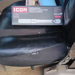 Icon 3/8" In. LBS Professional Compact Click Type Torque Wrench
