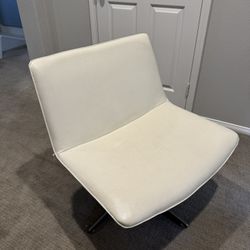Wide Spinning Faux Leather Chair White