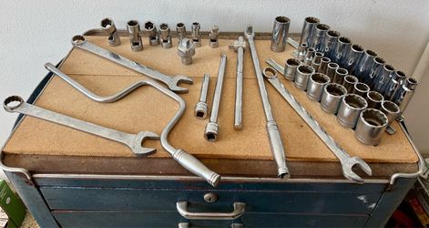 Snap On 1/2” deep and standard socket sets
