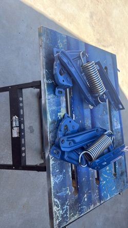 Hood  hinges