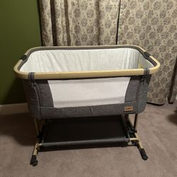 Bassinet Like New, Comes With Fitted Sheet. 