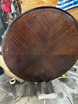Wood circle table