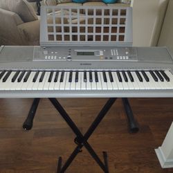 Yamaha Key Board with stand
