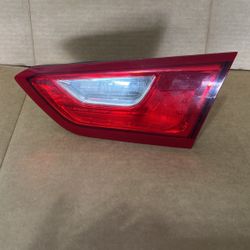 2016-2020 Chevy Malibu OEM  INNER TAILLIGHT HALOGEN ROGHT PASSENGER (contact info removed)7