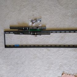 FLAT SCREEN TV WALL MOUNT