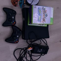 XBOX 360 W/ SKYLANDERS & GAMES