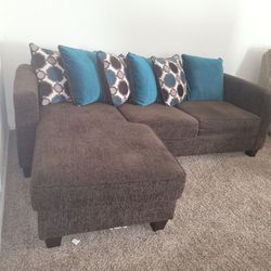 Sectional Sofa with Chase Ottoman 