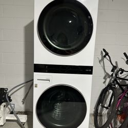 LG Thin Q 2022 Washer/dryer Tower 