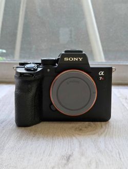 Sony Alpha a7R IV Mirrorless Camera ā Body Only